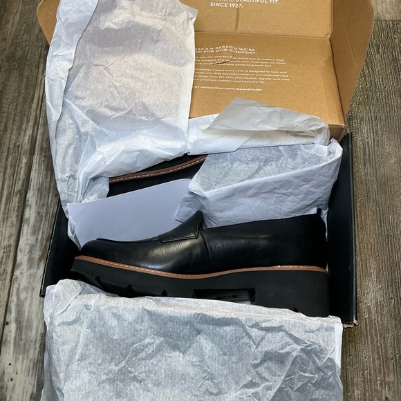 Naturalizer Black Leather Loafers Size 9 Wide - Picture 10 of 16